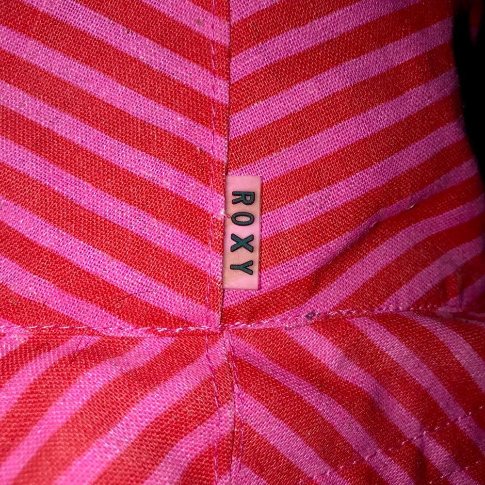 So cute . Roxy surfer beach hat - Picture 3 of 5